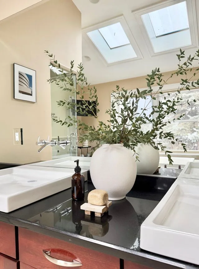 Stone Manor bathroom 4 — photograph 2