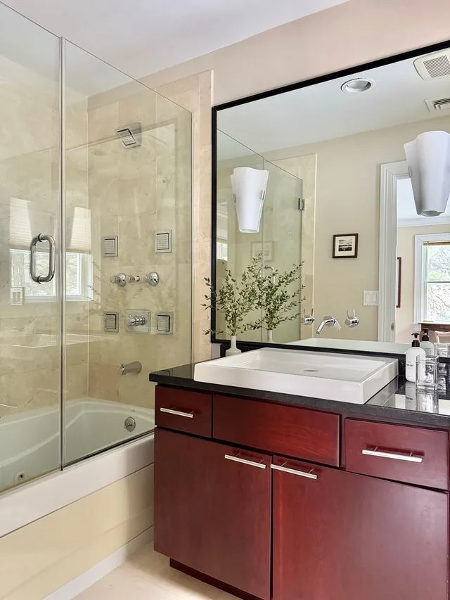 Stone Manor bathroom 3 — photograph 1