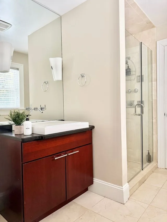 Stone Manor bathroom 1 — photograph 2