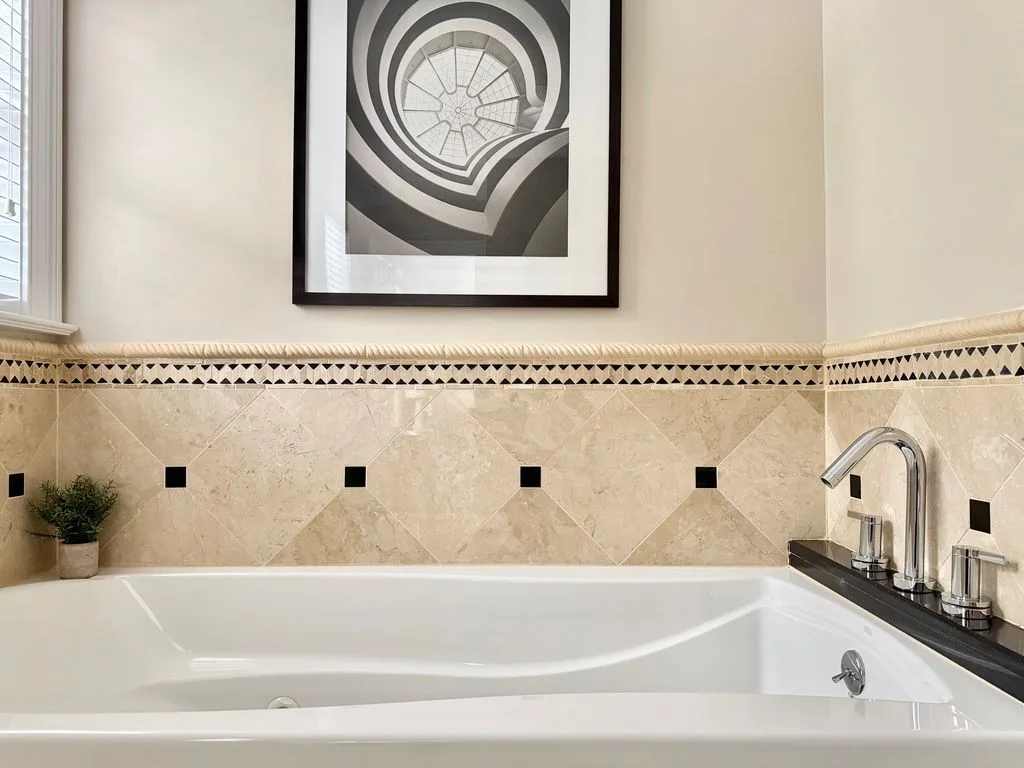 Stone Manor bathroom 1 — photograph 3