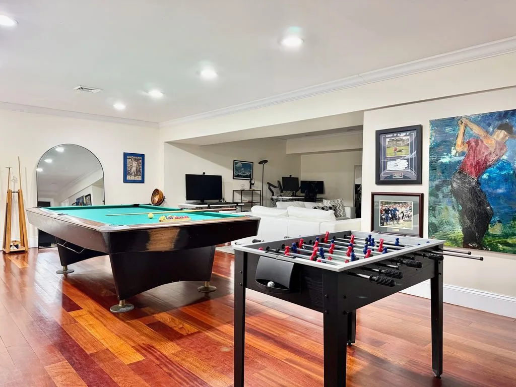 Stone Manor game room — photograph 4