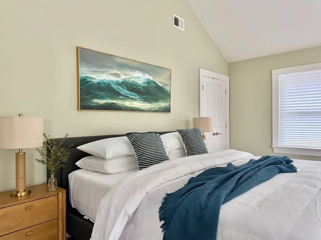 Stone Manor bedroom 4 — photograph 1