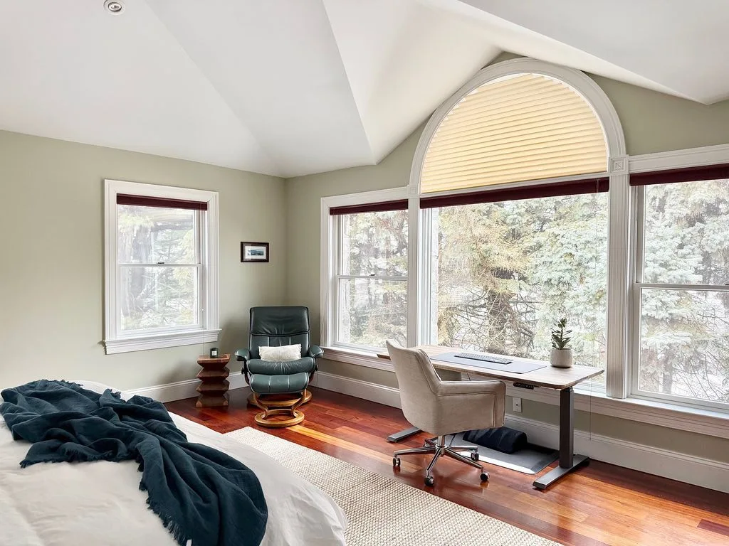 Stone Manor bedroom 4 — photograph 4