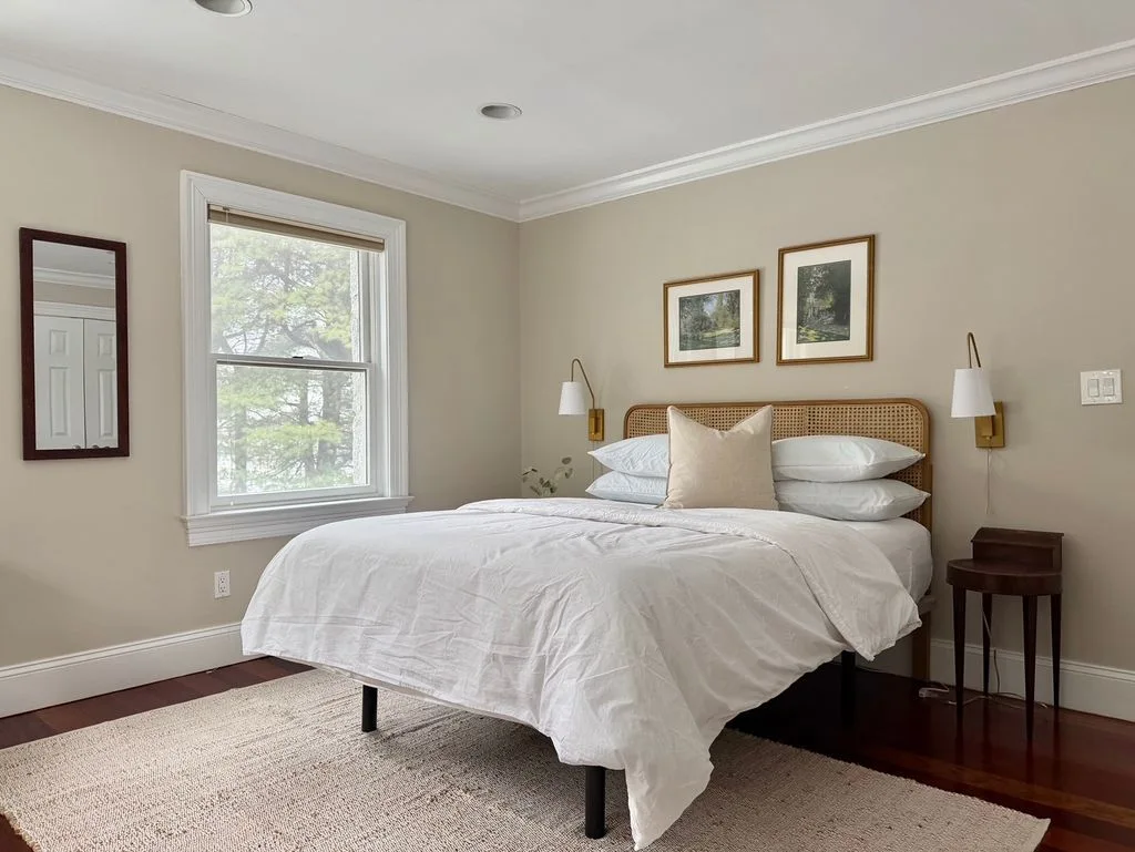 Stone Manor bedroom 3 — photograph 1