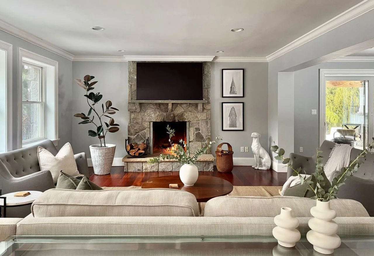 Stone Manor living room 1 — photograph 1