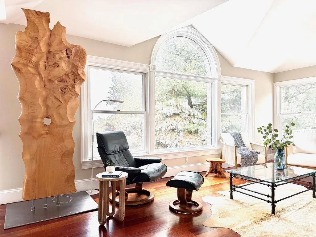 Stone Manor living room 1 — photograph 4